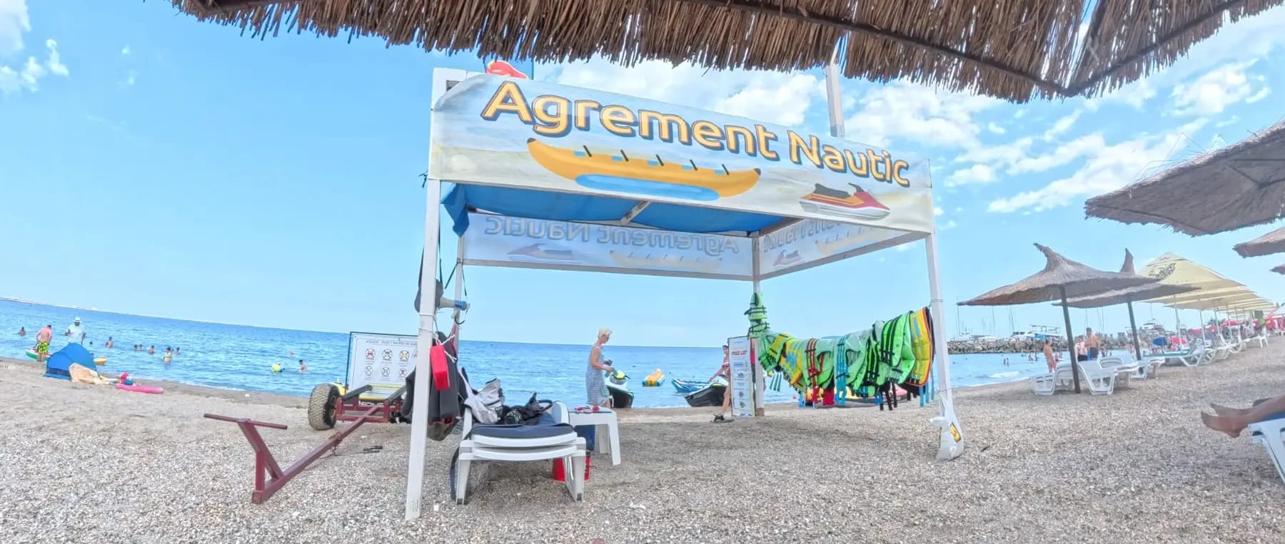 Vedere panoramică a punctului de agrement nautic Pe-Val.ro și a mării din Eforie Nord